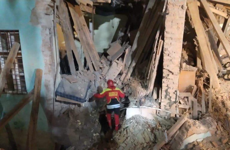 FOTO. Tragedie în Harghita: O parte a clădirii internatului Liceului „Tamași Aron” s-a prăbușit peste elevi. Aceștia se întorceau în camere după orele de curs