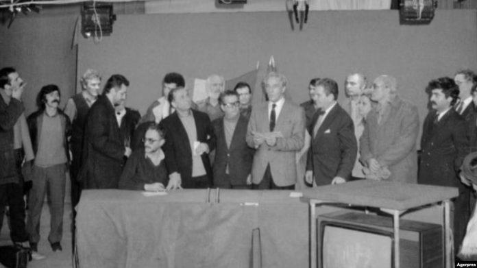 VIDEO. Procurorul care a instrumentat Dosarul Revoluției susține că Ion Iliescu a preluat puterea pentru a menține România sub puterea URSS VIDEO. Procurorul care a instrumentat Dosarul Revoluției susține că Ion Iliescu a preluat puterea pentru a menține România sub puterea URSS. Foto: Fb