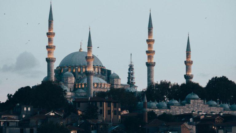 Istanbul 2024: Descoperă orașul la intersecția culturilor într-un circuit unic” (Adv)