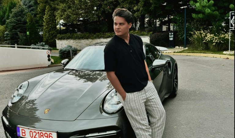 Vloggerul Selly, considerat o imagine a Poliției Române, prins gonind cu peste 230 km/h pe Autostrada A1 București-Pitești