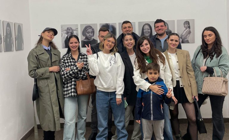 One Woman Countless Emotions: The Heroes Chronicle” – O expoziție fotografică ce explorează trăirea și exprimarea emoțiilor, încheiată cu succes la Casa Staicovici (Ad)