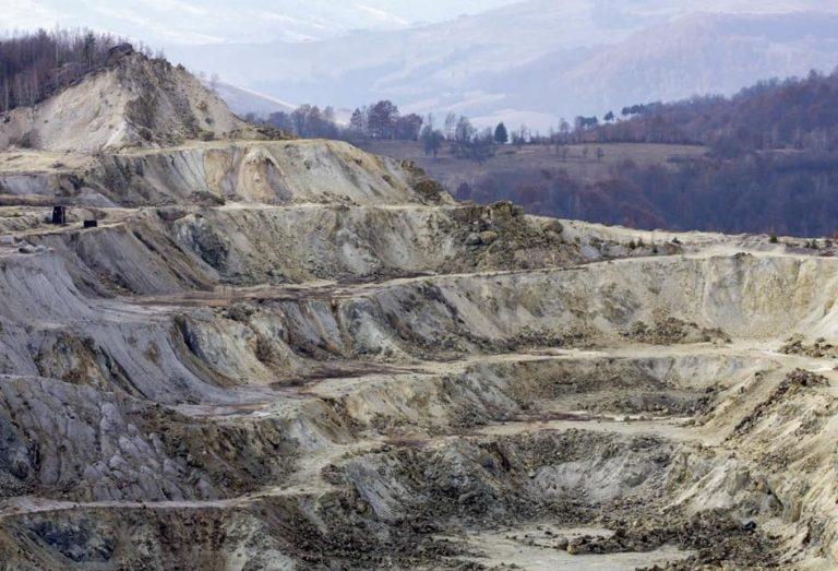 Guvernul aprobă redeschiderea minelor de minerale și metale. Ordonanța s-ar putea aplica și minei de aur de la Roșia Montană