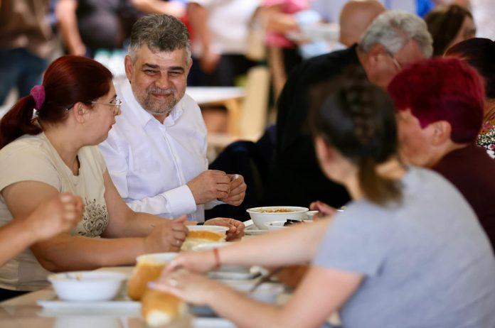 Marcel Ciolacu, călătorie electorală la Baia Mare cu un avion privat pentru a mânca fasole la cantină alături de cetățeni Marcel Ciolacu, călătorie electorală la Baia Mare cu un avion privat pentru a mânca fasole la cantină alături de cetățeni