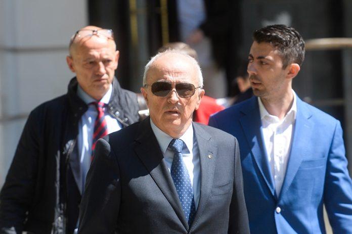 Mircea Cosma, fostul baron de Prahova, și fiul său, fostul deputat Vlad Cosma, au scăpat definitiv de răspunderea penală în dosarul contractelor cu dedicație către „firmele de casă” din județ