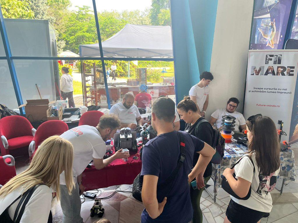 Asociația futureRobotics a fost prezentă pentru prima dată la CONIL Fest. Cel mai mare eveniment dedicat copiilor tipici și cu nevoi speciale din România (Adv)