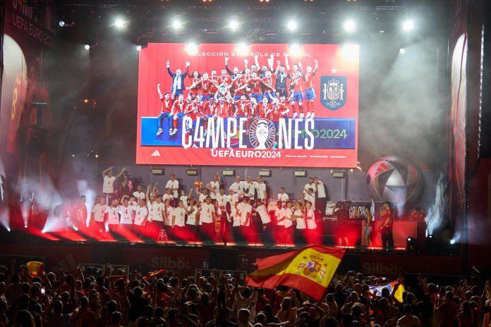 Cum a reușit Spania să devină Regina Europei la fotbal! Secretul ”Furia Roja” contra Angliei, 2-1 într-o finală dramatică Cum a reușit Spania să devină Regina Europei la fotbal! Secretul ”Furia Roja” contra Angliei, 2-1 într-o finală dramatică
