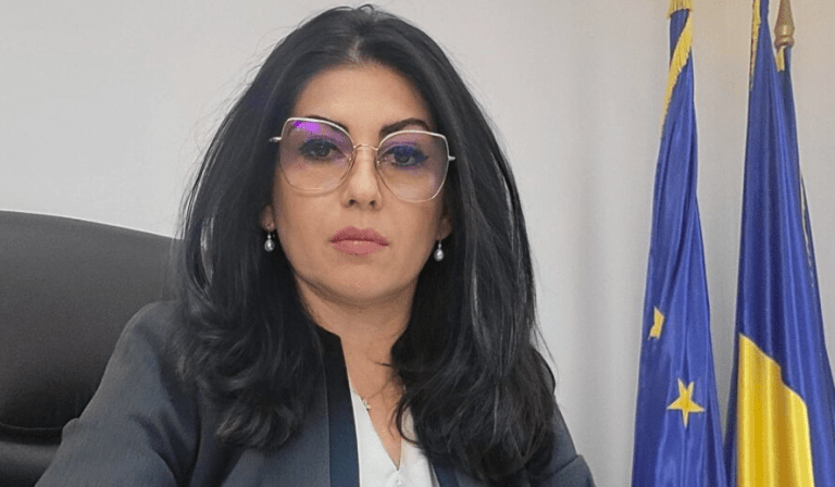 Salarii COLOSALE: Cea mai ”competentă” funcționară din România! Are mai multe funcții sub miniștri USR, PNL și PSD