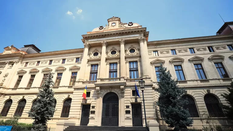 România în pragul îndatorării: Populația, statul și companiile au de returnat credite de 147 miliarde de euro la bănci