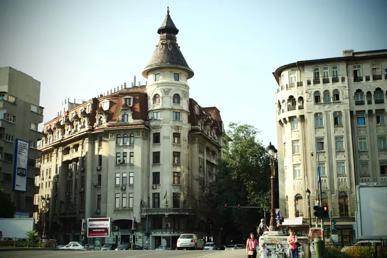 Contabila șefă a Teatrului Bulandra, implicată într-o delapidare de patru milioane de lei alături de două colege