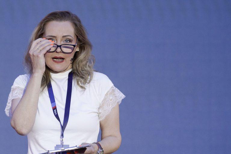 Elena Lasconi critică afirmațiile lui Marcel Ciolacu: „Tinerii pleacă pentru că nu au loc de nepoții și fiii celor care gestionează un sistem corupt”