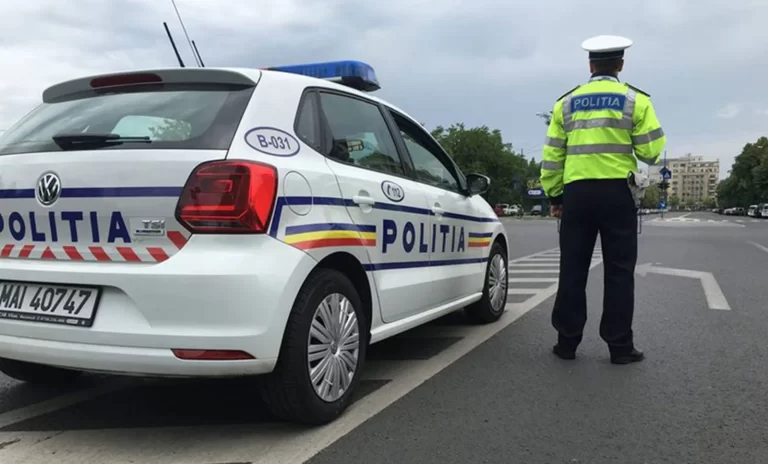 Poliția Română la ușa unei pensionare de 74 de ani pentru un share pe Facebook: „Majoritatea vieții sale a trăit în dictatură”