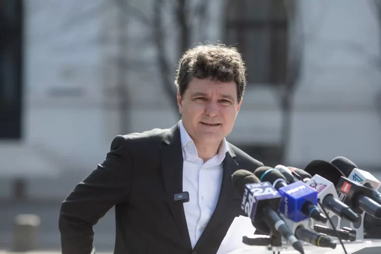 Nicușor Dan anunță oficial candidatura la alegerile prezidențiale din 2025: „Va fi o luptă grea între interesul public și cel de gașcă”
