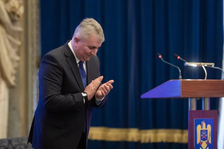 Lucian Bode, fost ministru de Interne, a declarat cadouri de peste 23.000 de euro primite la ziua sa de naștere