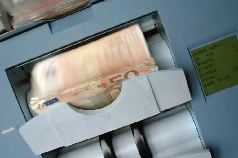 Scandal la compania Apa Brașov: Salariu net de 8.000 Euro și clauză de 400.000 Euro pentru Directorul Interimar, considerată abuzivă de CA
