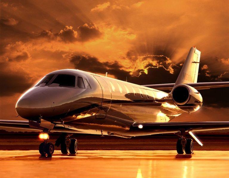 Lux pe bani furați: Laura Vicol și Vladimir Ciorbă, acuzați că au cheltuit 1,5 milioane de euro pe zboruri private și 5 milioane de euro pe mașini exclusiviste