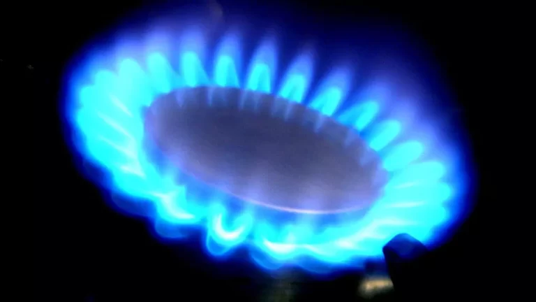 Ministerul Energiei sesizează DNA pentru golirea depozitelor de gaze: România importă scump în plin ger