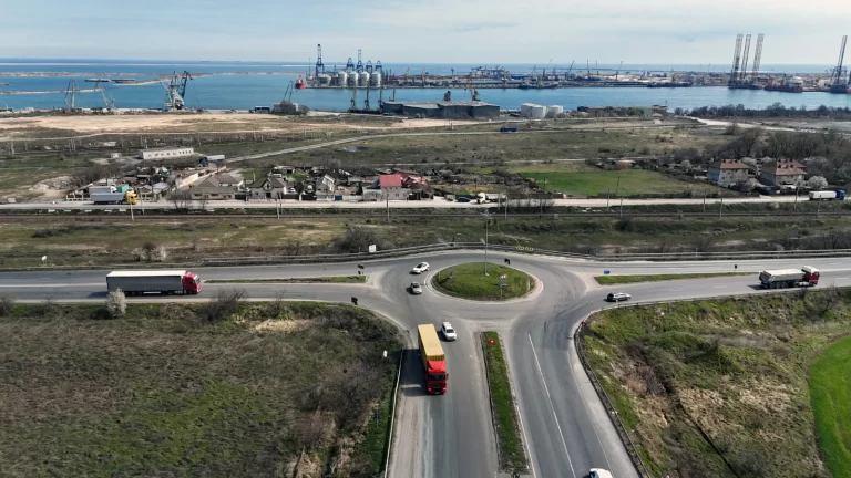 Controversele legate de parcarea de TIR-uri din Portul Constanța: schimbarea terenului și cererea de finanțare europeană