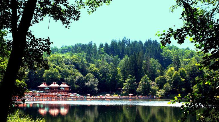 Românii vor putea beneficia de vouchere de sănătate pentru tratamente balneare începând din 2025: Măsura va sprijini modernizarea turismului balnear din România