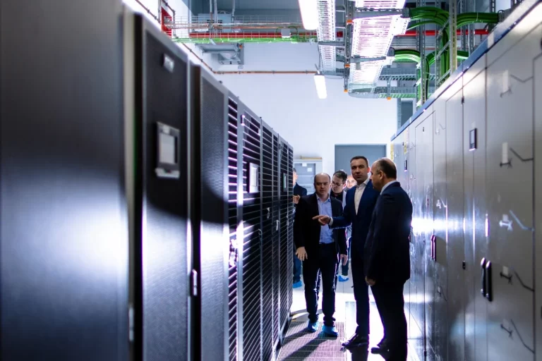 Firme din cercul lui Sebastian Ghiță semnează contracte de 415 milioane de lei pentru Cloudul guvernamental