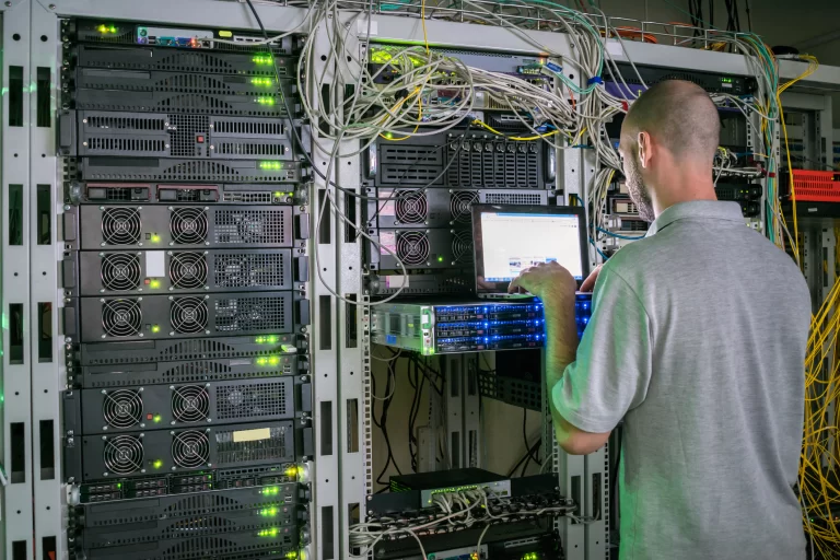 Situație bizară la Autoritatea pentru Digitalizarea României: Doar 12% din angajați sunt IT-iști / Cum s-a ajuns aici și ce ajutor cere acum instituția de la Guvern