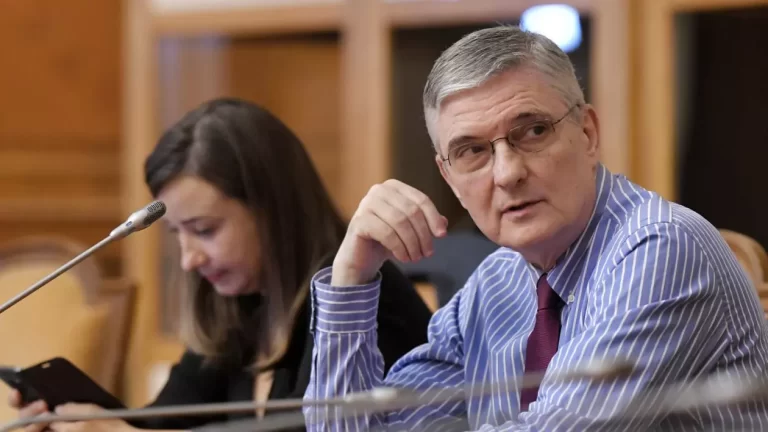 Daniel Dăianu, președintele Consiliului Fiscal, avertizează: România se îndreaptă spre o „curbă de sacrificiu” din cauza deficitului bugetar