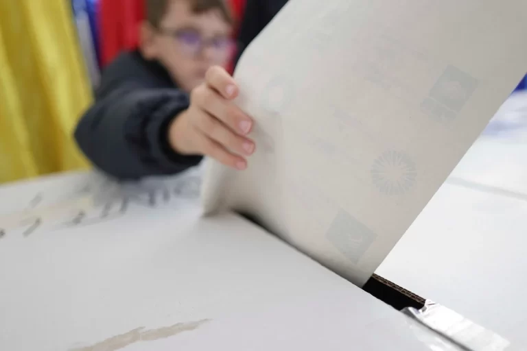 Alegerile prezidențiale din 2025 – Cele mai mari venituri și cheltuieli declarate de competitori, PSD principalul contributor al campaniei lui Crin Antonescu