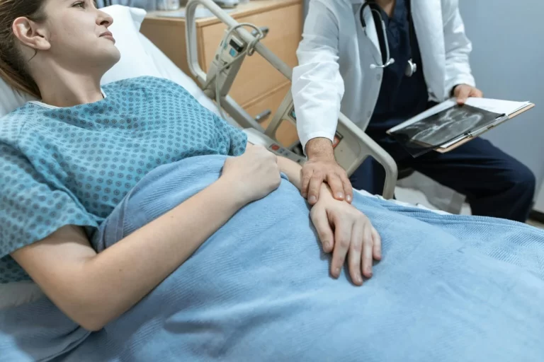 Ministrul Sănătății, Alexandru Rogobete, lansează o campanie de verificare în teritoriu pentru combaterea fraudelor la concediile medicale