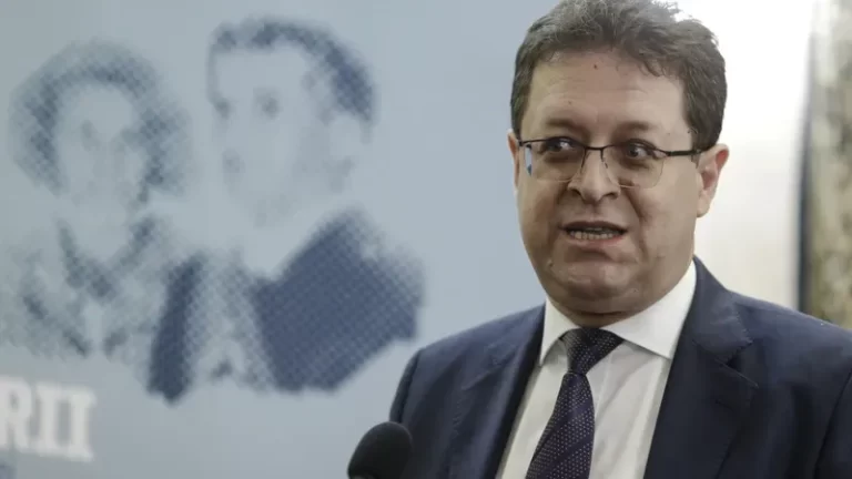 Șeful Regiei Protocolului de Stat, Marius Grăjdan, criticat de Bolojan: Indemnizații astronomice în 2025