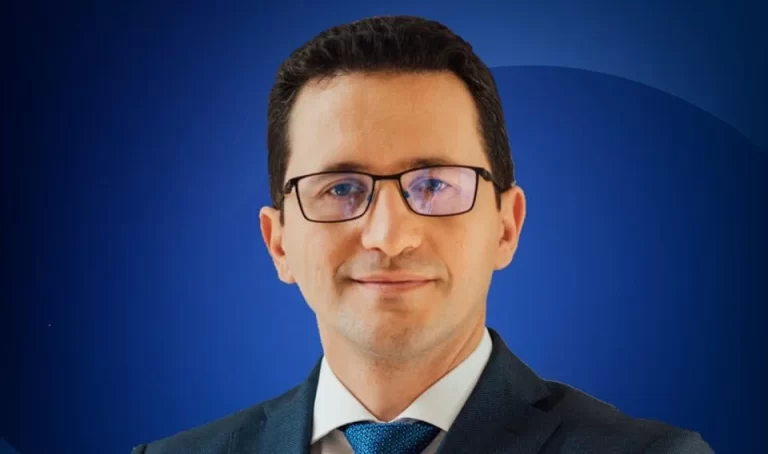 Judecătorul CSM Alin Ene și comentariul său pe Facebook despre pensiile magistraților: „Țineți aproape, urmează democrația”
