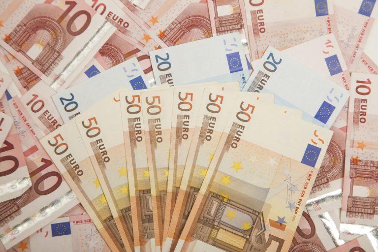 Milionar în euro: Un crescător de vaci din Vrancea va primi despăgubiri de 12 milioane de euro pentru pierderile cauzate de Autostrada Moldovei