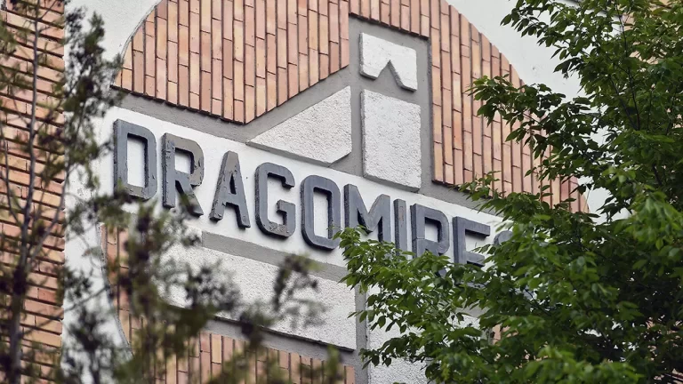 „Specialiștii” de la Uzina din Dragomirești: O fostă ziaristă, un manager de păcănele, un avocat și o asociată cu omul lui Vanghelie administrează producția de muniție NATO
