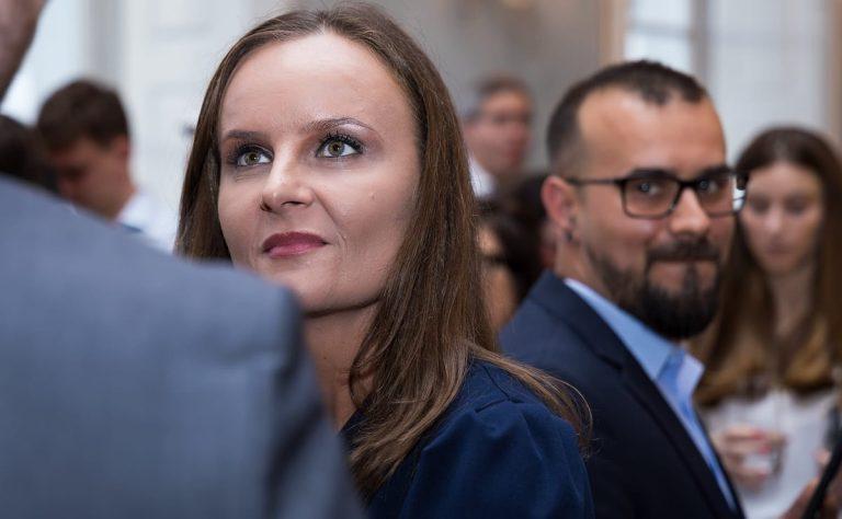 Salariu de 4.000 de euro pe lună pentru consulul României la Munchen. Casandra Marinescu, detașată dintr-o primărie de comună, a lucrat înainte la SRI