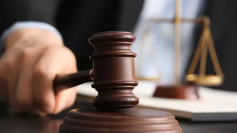 Laurian Diaconescu, fiul unui fost judecător, scapă de procesul de corupție prin prescripție. Dublu condamnat pentru înșelăciune, dar liber în dosarul de trafic de influență