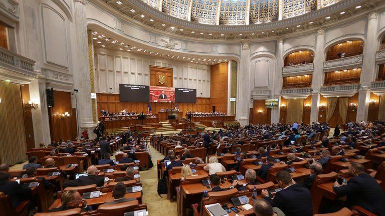 Peste 200 de parlamentari români încasează lunar câte 35.000 de lei cash. Acte justificative doar pentru jumătate din sumă