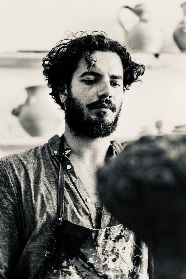 INTERVIU EXCLUSIV | Nicolas Leș – „Lutul e viu. Îl simți, îl asculți și îl modelezi cu sufletul.”