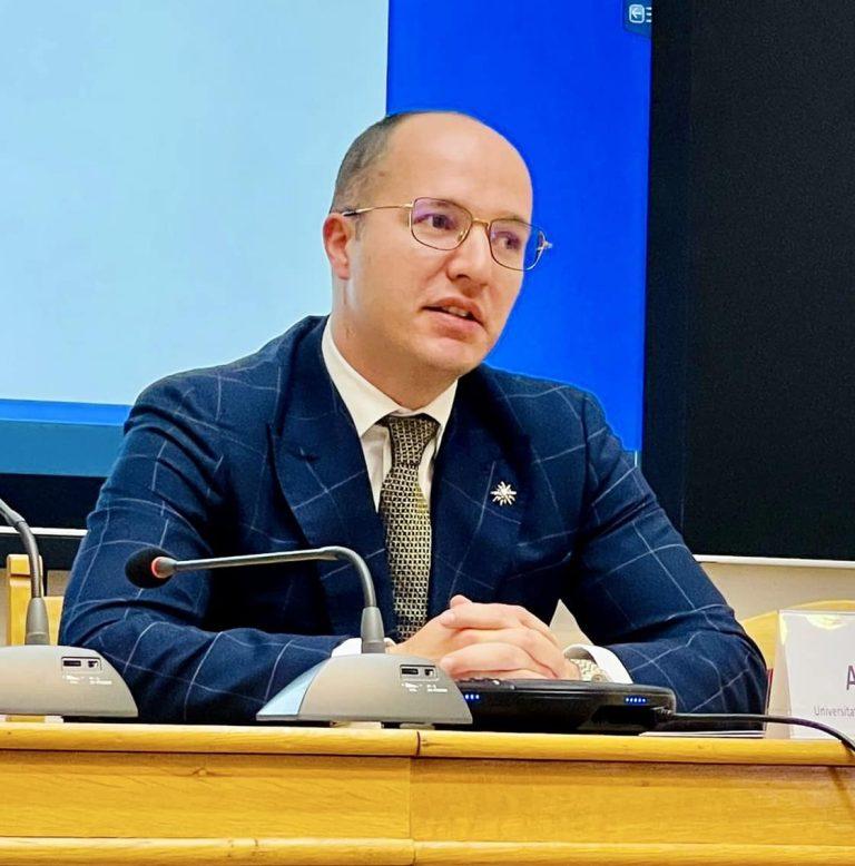 Acuzații grave de hărțuire sexuală la Facultatea de Drept a Universității „Alexandru Ioan Cuza” din Iași: două studente îl denunță pe lectorul Alexandru Toader