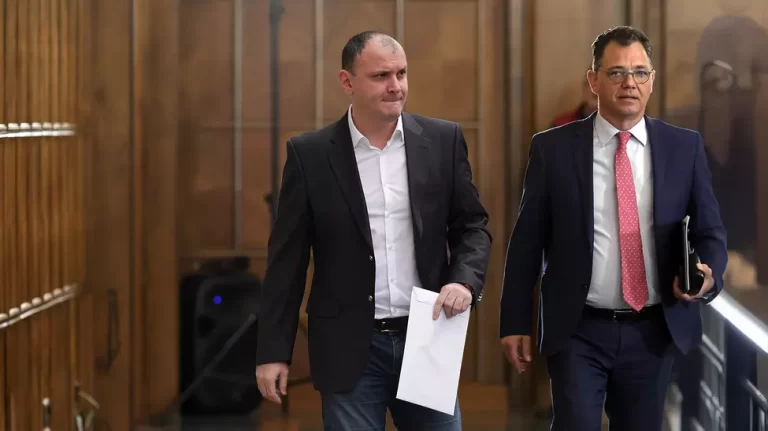 Radu Ștefan Oprea, Secretarul General al Guvernului: Afaceri cu Sebastian Ghiță și probleme penale pentru evaziune fiscală și spălare de bani