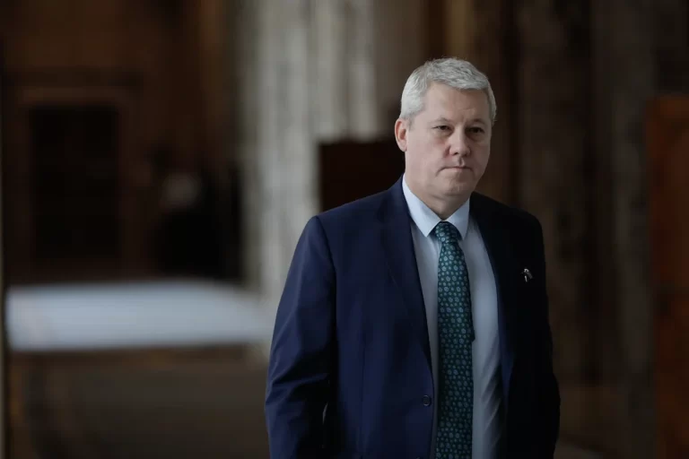 Scandal în Ministerul de Interne: atribuțiile ministrului Cătălin Predoiu, exercitate de un secretar general adjunct delegat ilegal de aproape 8 ani