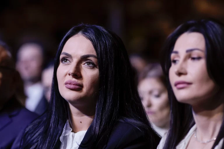 Soțul purtătoarei de cuvânt a Primăriei Sector 5, zeci de contracte cu instituții din subordinea primăriei. Ultimul acord depășește 8 milioane de lei