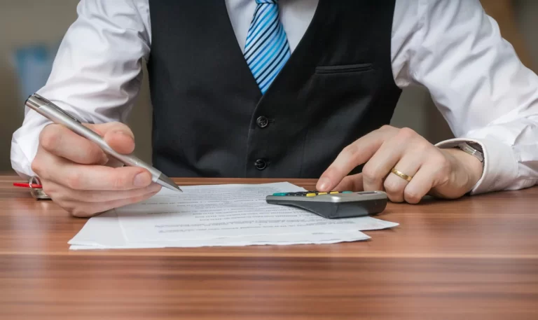 Scumpiri, taxe noi și reguli mai dure de la 1 ianuarie 2026. Lista completă a măsurilor fiscale: locuințe, mașini, energie, carburanți, „taxa Temu”, dar și vești bune – scad ratele la bănci