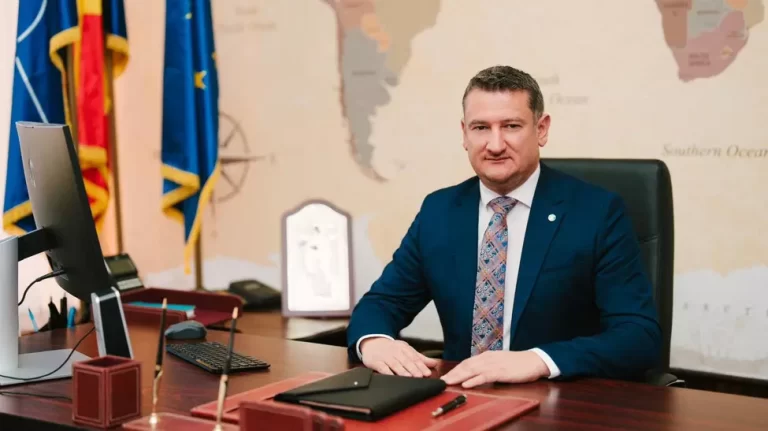 Afacerile familiei lui Laurențiu Blaga și contractele de cadastru cu statul. Cum ajung milioane de lei din bani publici în firmele apropiate conducerii ANCPI