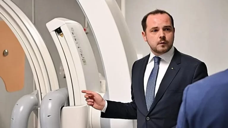 Control național fără precedent în spitale: Ministrul Sănătății anunță verificări și modificări legislative după cazul unui medic surprins operând la privat în timpul programului de la stat
