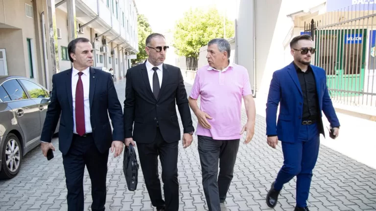 Afacerile și conexiunile familiei Bicuți: cum au ajuns firmele tatălui și fiului în contracte publice de milioane, pe fondul scandalului „Pozele Elenei Lasconi”