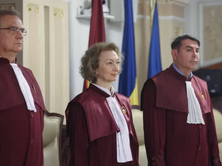 Salarii și pensii speciale la CCR 2026: judecătorii Curții Constituționale încasează peste 10.000 de euro lunar, plus sporuri și beneficii consistente