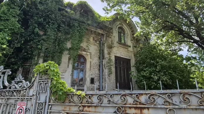 cladirea-gazda-pentru-peste-650-de-firme-copy