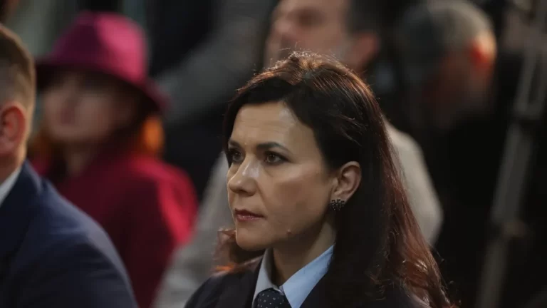 Noi majorări salariale la parchete: Procurorul General Cristina Chiriac a crescut cu 50% salariile managerilor economici din sistemul judiciar. Venituri de peste 25.000 de lei lunar în plină criză bugetară