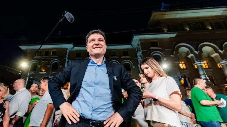 Nicușor Dan și disputa cu AEP privind finanțarea campaniei prezidențiale din 2025. Cum a ajuns un transfer către sora sa în atenția autorităților