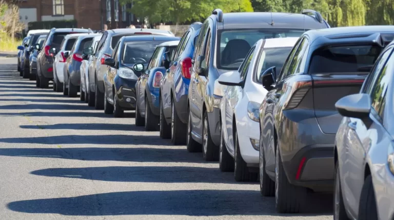16.000 de români cu RCA la DallBogg, după retragerea licenței companiei. Ce se întâmplă cu polițele, despăgubirile și dosarele de daună