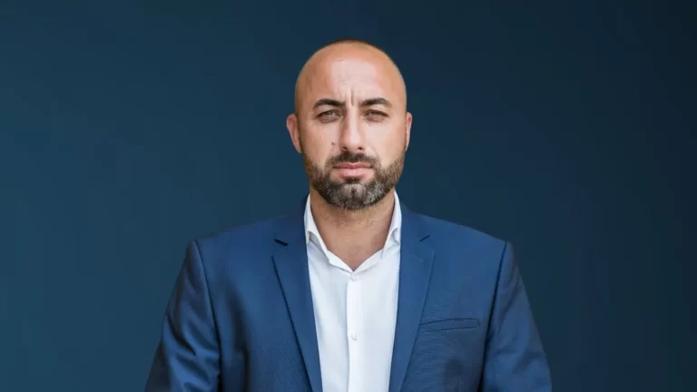 Primăria Ștefăneștii de Jos a cheltuit milioane de lei pentru evenimente, pelerinaje și formare profesională. Lista contractelor publice