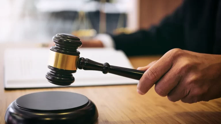 CCR respinge sesizarea Guvernului Bolojan în conflictul cu Înalta Curte. Lia Savonea apără rolul justiției în stat